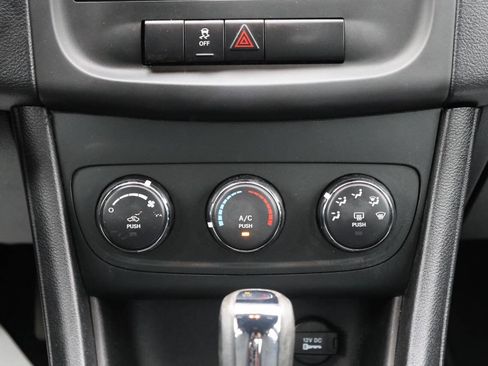 Used 2014 Dodge Avenger SE FWD image 21