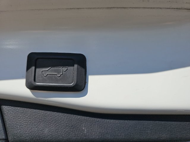 Used 2022 Toyota RAV4 XLE Premium AWD/4WD image 16