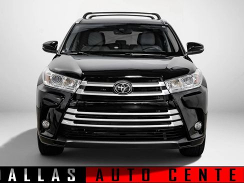 Used 2018 Toyota Highlander XLE FWD image 2
