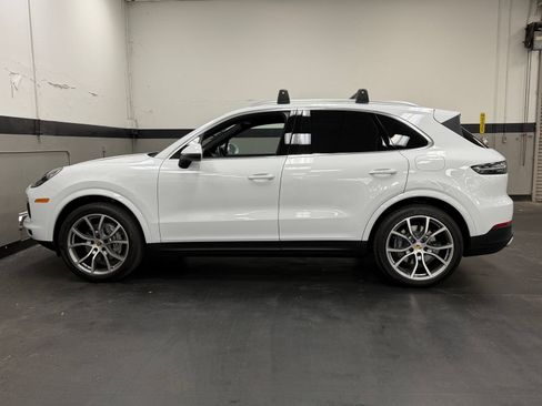 Used 2022 Porsche Cayenne E-Hybrid w/ Premium Package AWD/4WD image 9