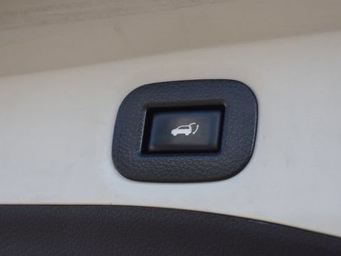 Used 2019 Nissan Rogue SV FWD image 18