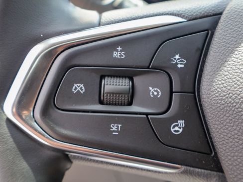 Used 2025 Chevrolet Trax LT w/ LT Convenience Package FWD image 12