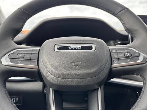 Used 2025 Jeep Compass Limited AWD/4WD image 28