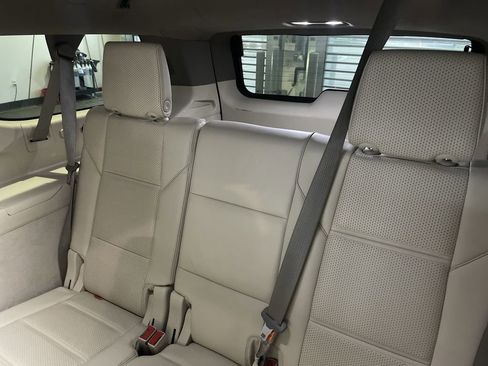 Used 2021 Cadillac Escalade ESV Premium Luxury Platinum image 40