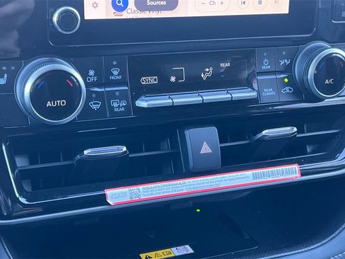 Certified 2025 Toyota Highlander XLE image 22