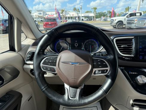 Used 2017 Chrysler Pacifica Touring-L Plus w/ Advanced Safetytec Group image 10