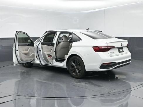 Used 2024 Volkswagen Jetta SE FWD image 63
