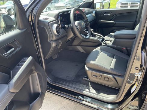 Used 2024 Chevrolet Colorado LT w/ LT Convenience Package III image 5