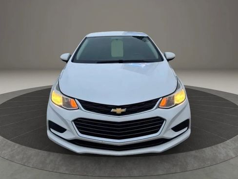 Used 2018 Chevrolet Cruze LS FWD image 2