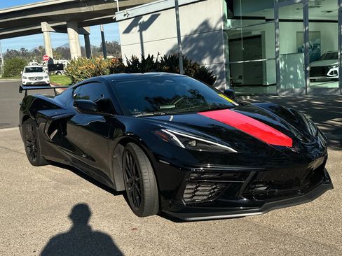 Used 2025 Chevrolet Corvette Stingray Coupe w/ Z51 Performance Package image 10