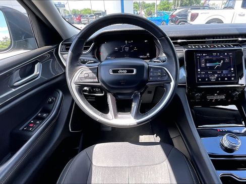 Used 2022 Jeep Grand Cherokee L Laredo w/ Luxury Tech Group I RWD image 5