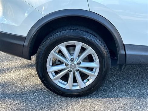 Used 2018 Nissan Rogue Sport SV image 17