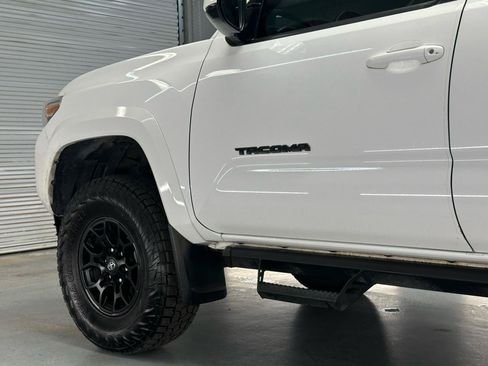 Used 2021 Toyota Tacoma SR5 RWD image 5