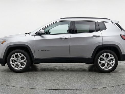 Used 2025 Jeep Compass Latitude image 5