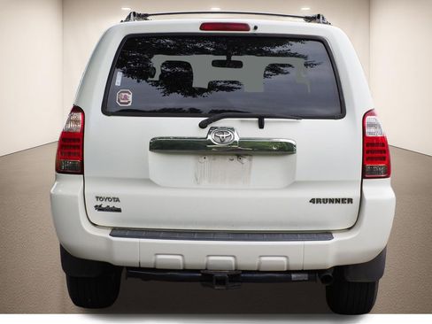 Used 2007 Toyota 4Runner SR5 RWD image 4
