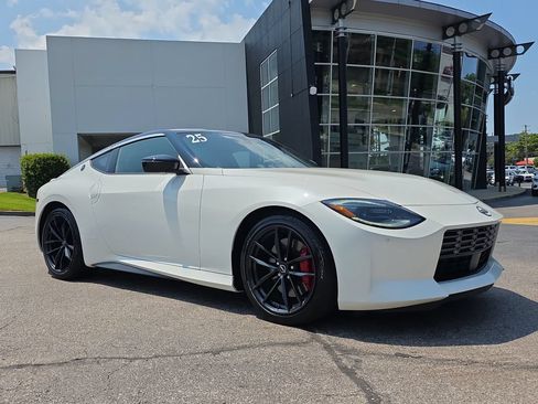 Used 2025 Nissan Z Performance w/ Floor Mat Package RWD image 7