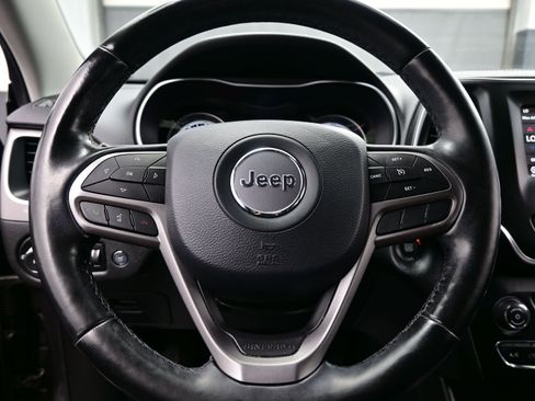 Used 2020 Jeep Cherokee Latitude Plus w/ Comfort/Convenience Group AWD/4WD image 25