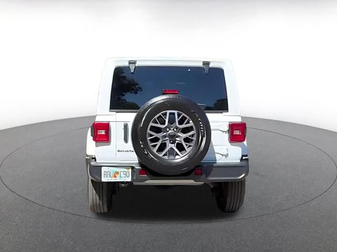 Used 2025 Jeep Wrangler Unlimited Sahara AWD/4WD image 11