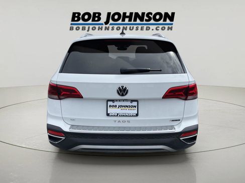Used 2023 Volkswagen Taos SE w/ Panoramic Sunroof Package AWD/4WD image 4