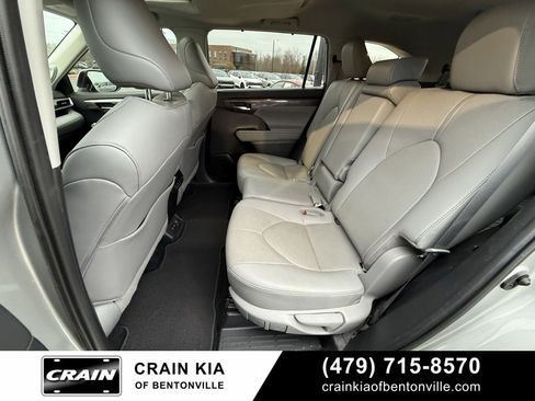 Used 2020 Toyota Highlander Limited image 26