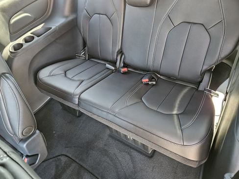 New 2026 Chrysler Pacifica Select w/ S Appearance Package image 24
