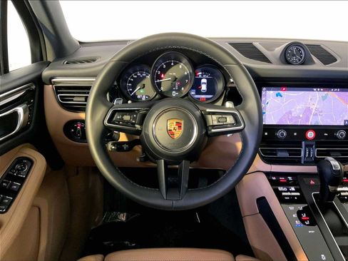 Certified 2023 Porsche Macan AWD/4WD image 15
