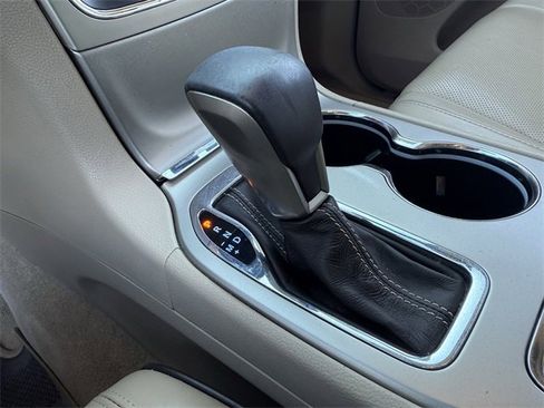 Used 2017 Jeep Grand Cherokee Overland image 20