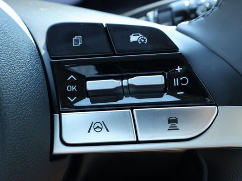 New 2025 Hyundai Elantra Limited image 12