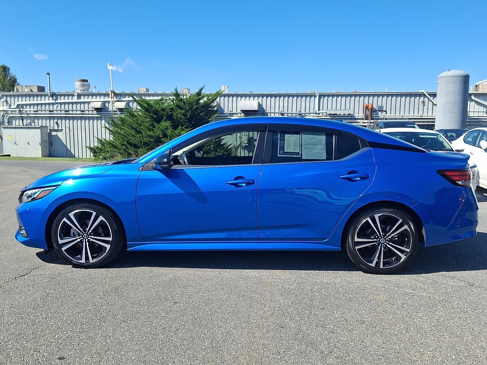 Used 2022 Nissan Sentra SR w/ SR Premium Package FWD image 7