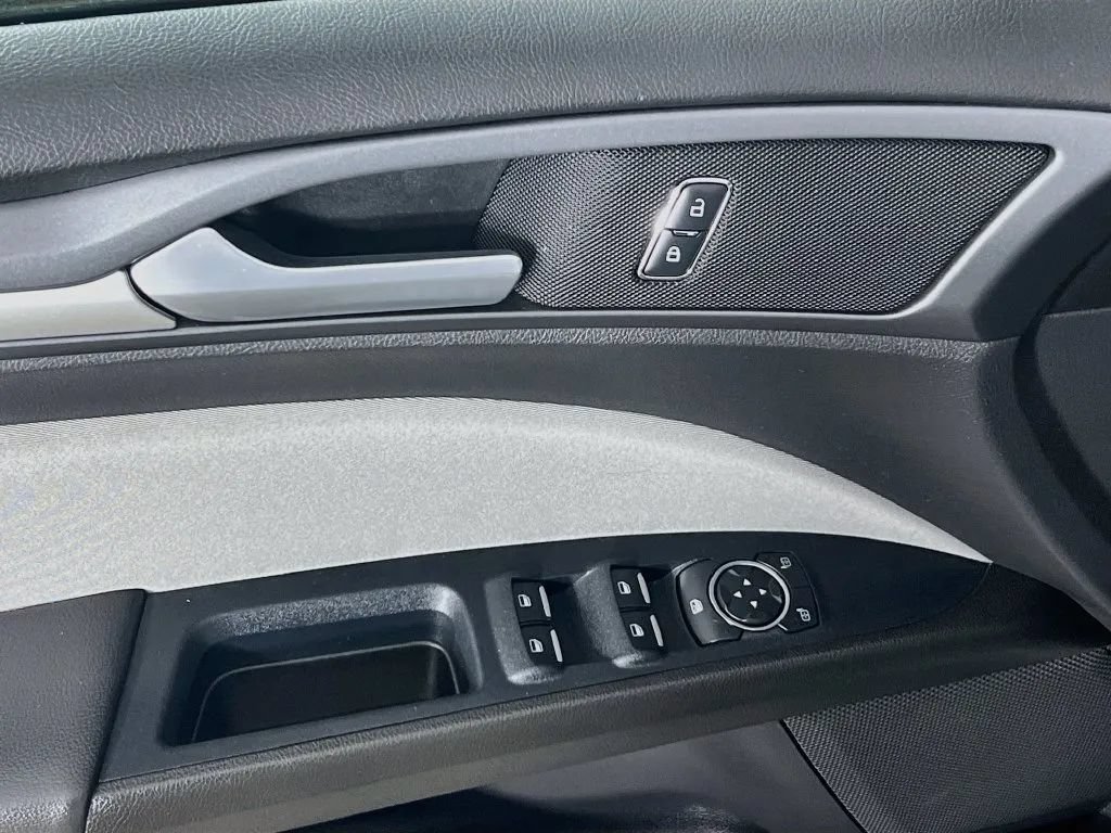 Used 2016 Ford Fusion S FWD image 18