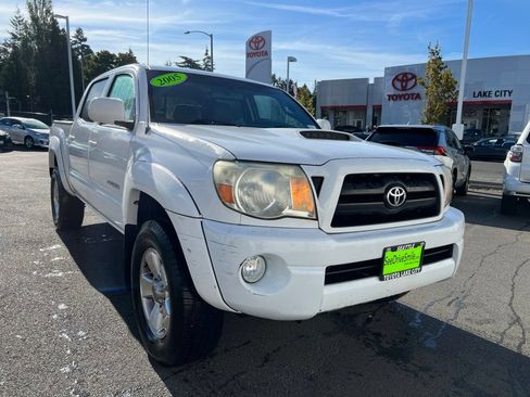 Used 2005 Toyota Tacoma PreRunner RWD image 1