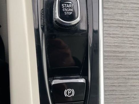 Certified 2023 Volvo XC60 B5 Plus image 24