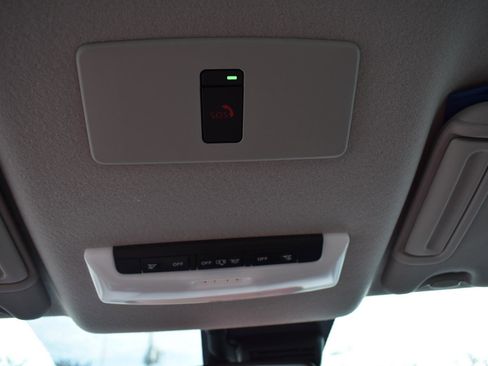 Used 2023 Nissan Versa SR w/ Trunk Package FWD image 39
