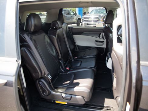 Used 2022 Kia Carnival LX image 24