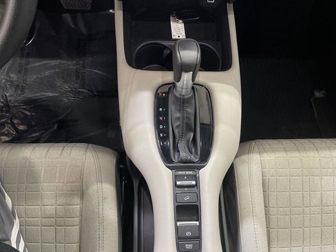 Used 2024 Honda HR-V LX image 19