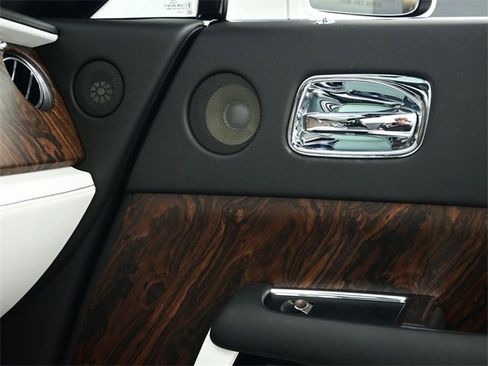 Used 2016 Rolls-Royce Dawn image 35
