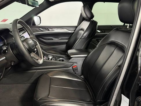 Used 2024 Jeep Grand Cherokee L Limited w/ Luxury Tech Group II image 23