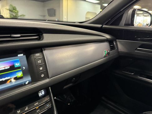 Used 2016 Jaguar XF R-Sport image 27