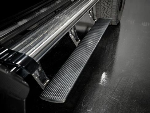 Used 2017 Mercedes-Benz G 550 Squared image 23