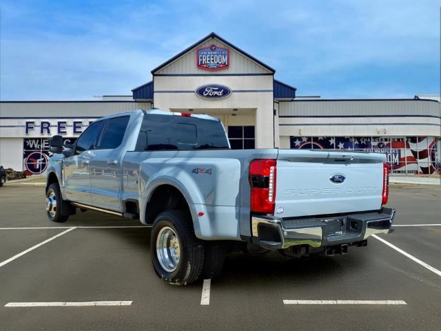 Used 2026 Ford F350 Lariat w/ Lariat Ultimate Package AWD/4WD image 3