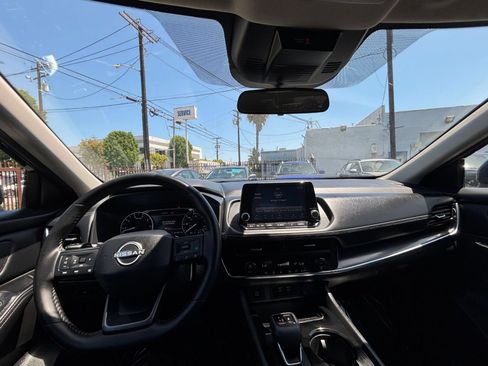 Used 2025 Nissan Rogue SV FWD image 35