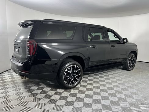 Used 2025 Chevrolet Suburban RST w/ Sun And Tow Package image 7