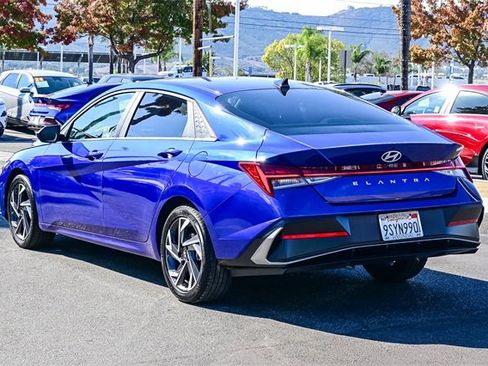 Certified 2025 Hyundai Elantra SEL image 7