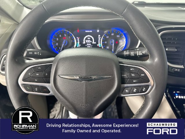 Used 2024 Chrysler Pacifica Touring-L FWD image 11