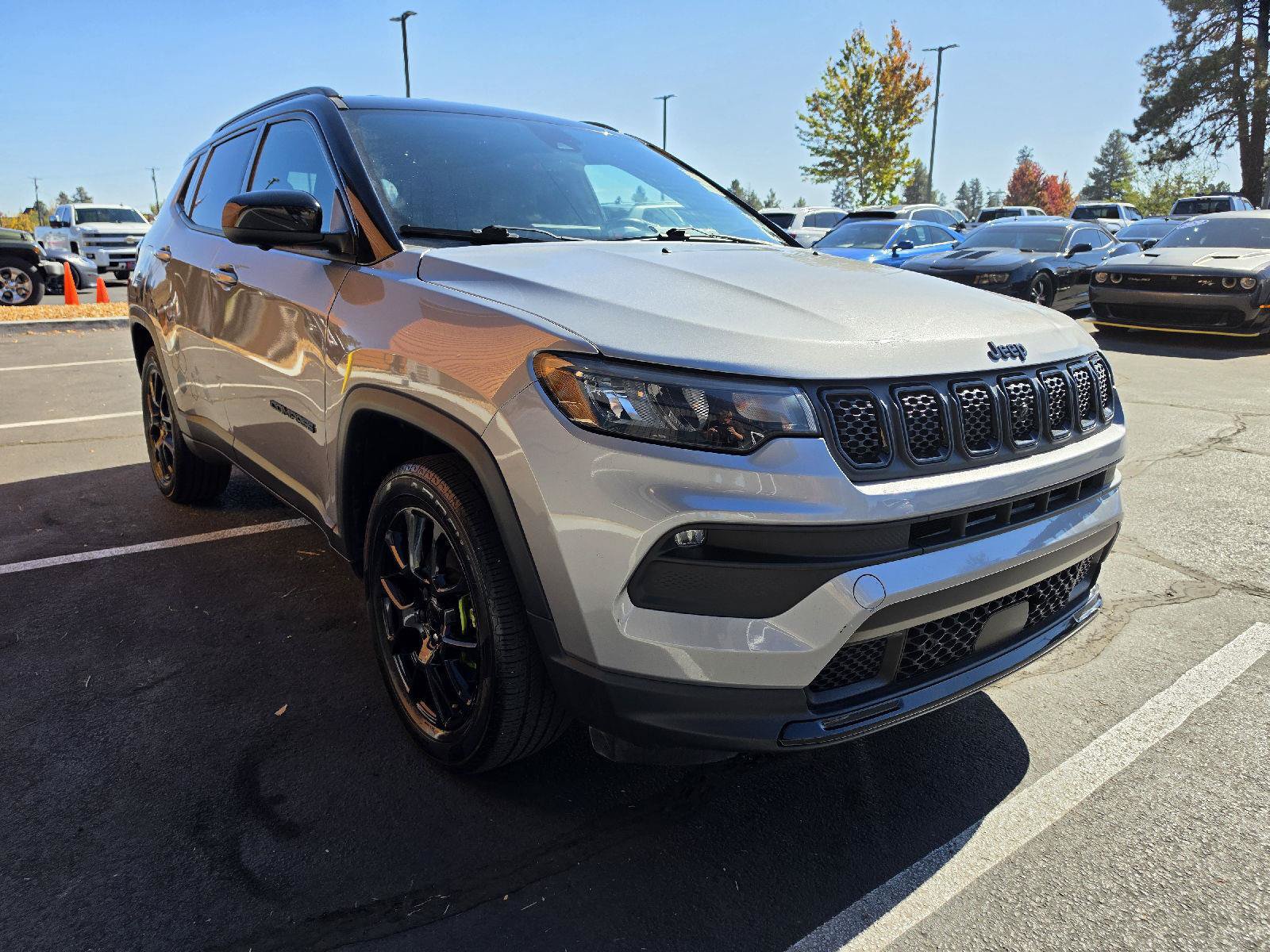 Used 2023 Jeep Compass Latitude w/ Convenience Group AWD/4WD image 9