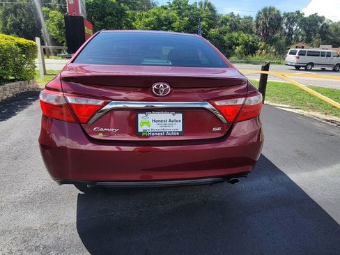 Used 2016 Toyota Camry SE image 6