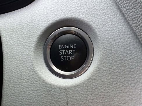 Used 2024 Toyota Corolla SE w/ SE Premium Package image 8