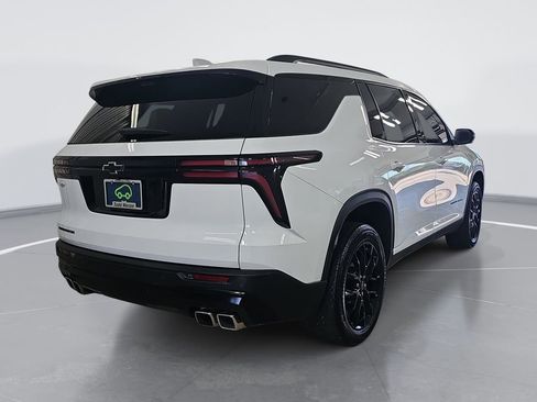Certified 2026 Chevrolet Traverse LT w/ Midnight/Sport Edition FWD image 3