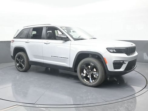 New 2025 Jeep Grand Cherokee Limited w/ Black Appearance Package RWD image 8