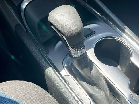 Used 2022 Chevrolet Malibu LT FWD image 17